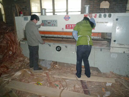 板材生產(chǎn)車(chē)間一角